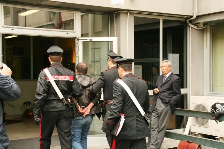 carabinieri arresti stazione caserta rapina