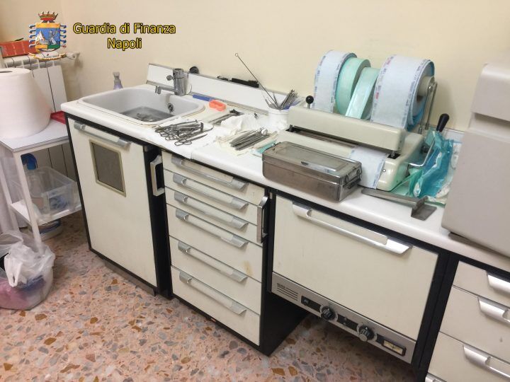 sequestrato dentista abusivo