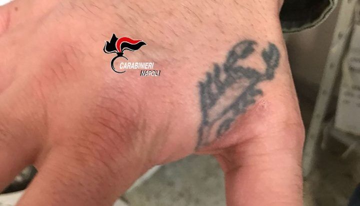 napoli rapinatore tatuato