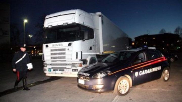 tir gricignano d'aversa sei arresti condizionatori rubati