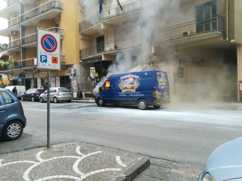 incendio furgone via aniello palumbo giugliano