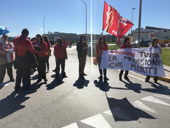 sciopero dei lavoratori di auchan in campania