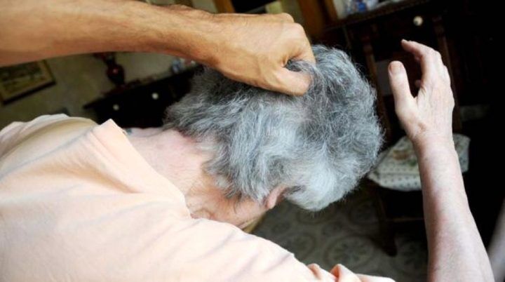 portici picchia la madre perché non trova farmaco calmante