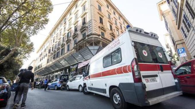 napoli studentessa di milano cade dall'hotel