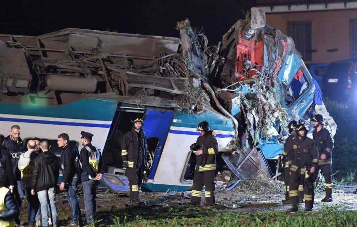 torino scontro treno tir