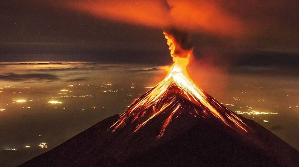 eruzione volcan de fuego morti video