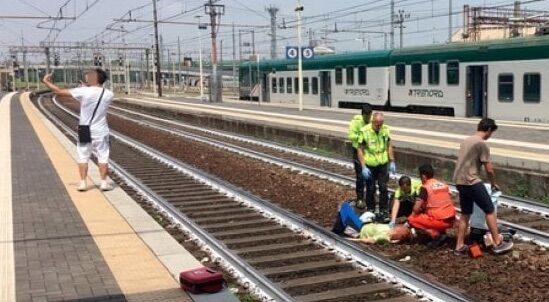 piacenza selfie in stazione donna investita