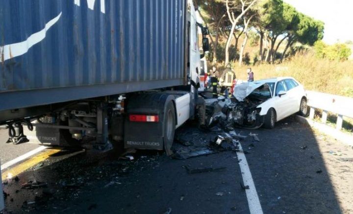 autostrada a1 32enne di salerno incidente contro tir