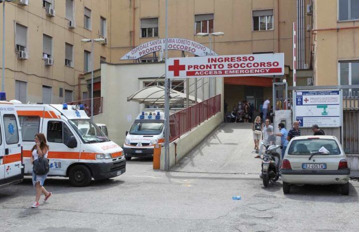 ferito lasciato fuori ospedale