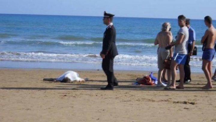 mondragone lido priscone morto spiaggia