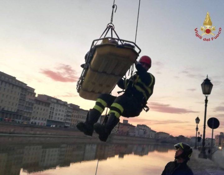 cade da lungarno morto pisa