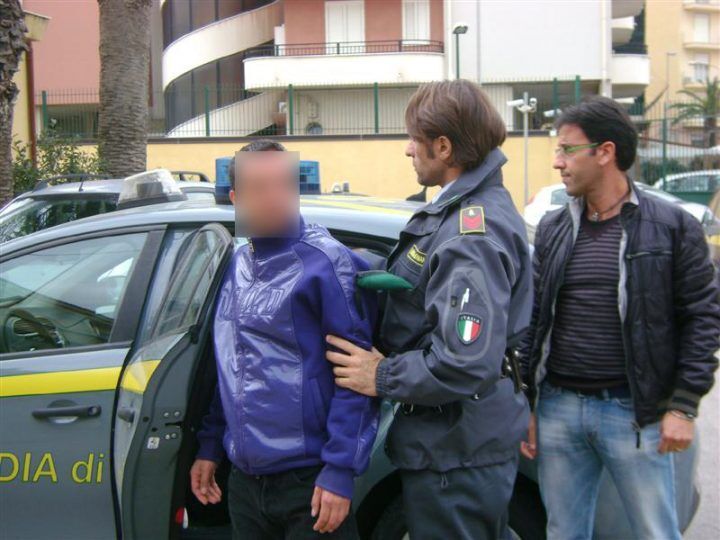 guardia di finanza arresti torre annunziata 27 settembre