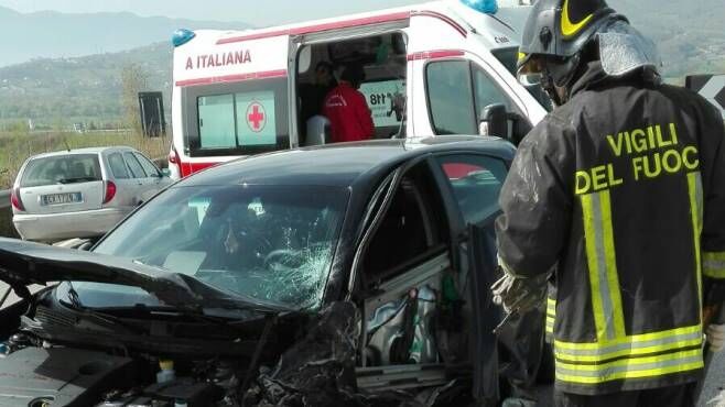 incidente tangenziale ovest benevento morto 21 anni