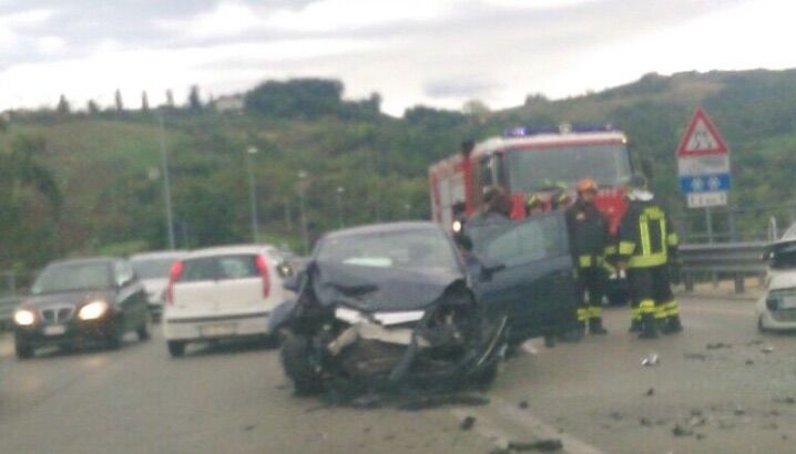 incidente lotto 0 teramo due morti