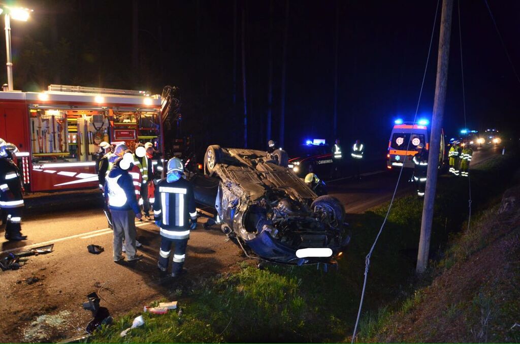 auto ribaltata incidente morto statale 413 mantova