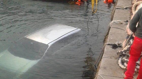 protici granatello morto auto in mare