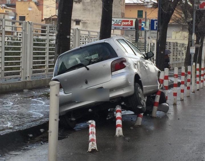 yaris auto paletti via magellano