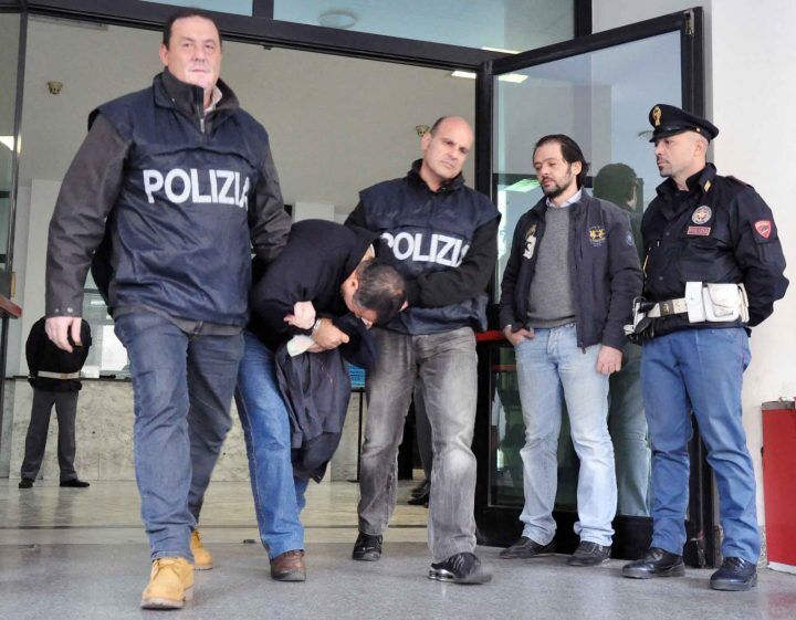 furti appartamento chiaia arresti rom