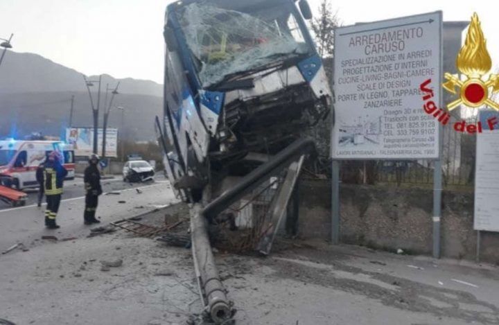 incidente autobus avella avellino