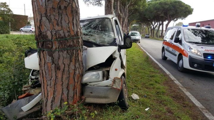 morto incidente appia cisterna latina