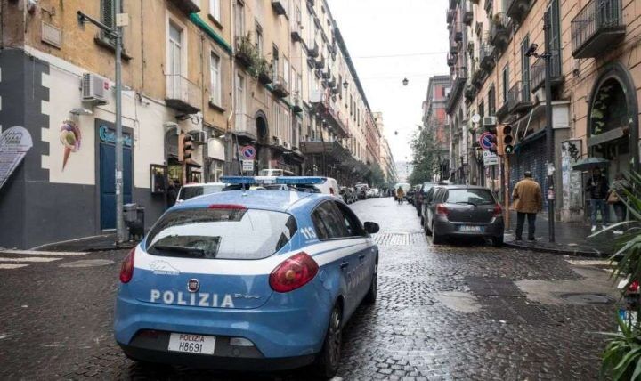 via duomo napoli arrestato smonta batteria