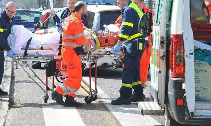 giugliano incidente via arco sant'antonio due feriti