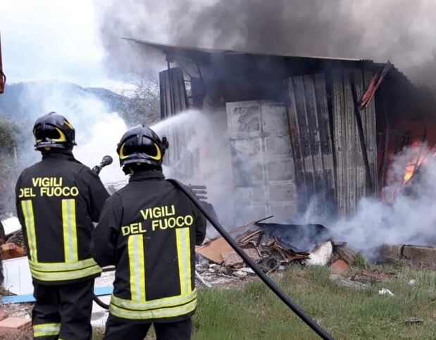 incendio foggia morto ghetto Borgo Mezzanone