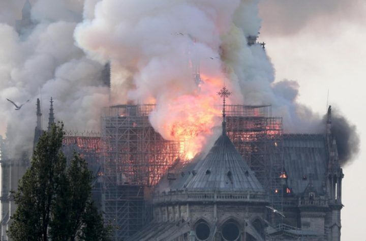 incendio notre dame sigarette operai