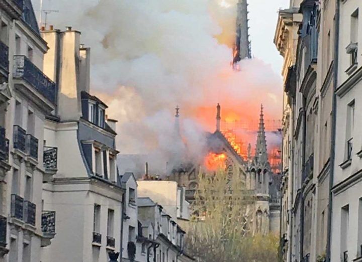 notre dame di parigi fiamme