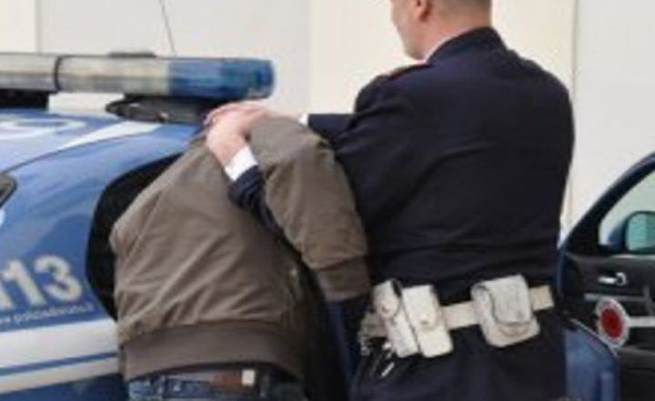 arresto polizia torre annunziata pistola motorino