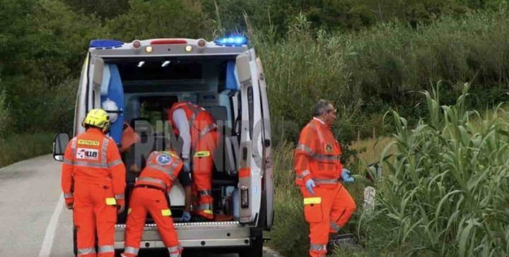 precipita elicottero morto mantova