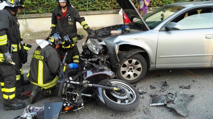 incidente auto moto morto piazza sabotino torino