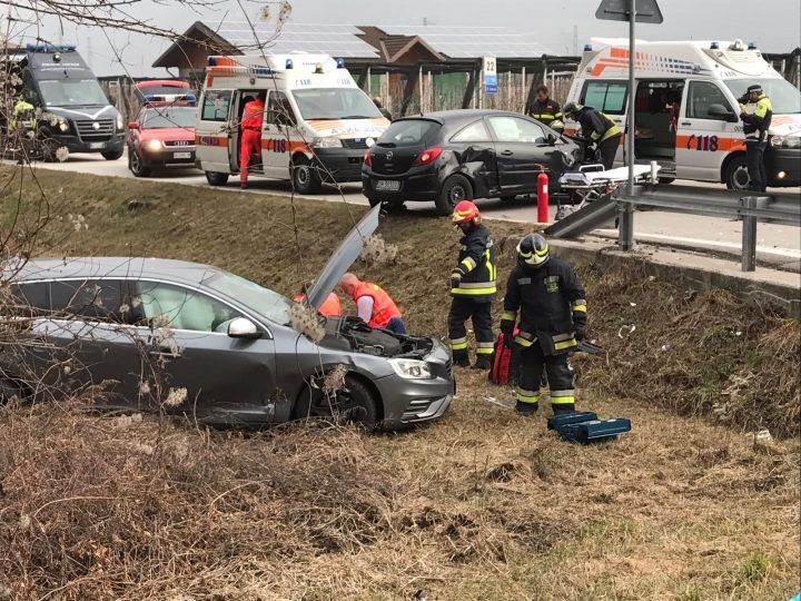 auto scarpata castel volturno morti