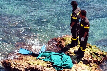 20enne annega lago di garda