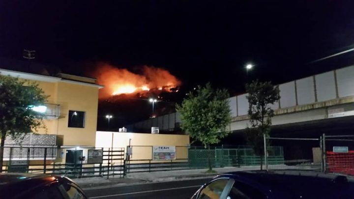 incendio pozzuoli monte barbaro