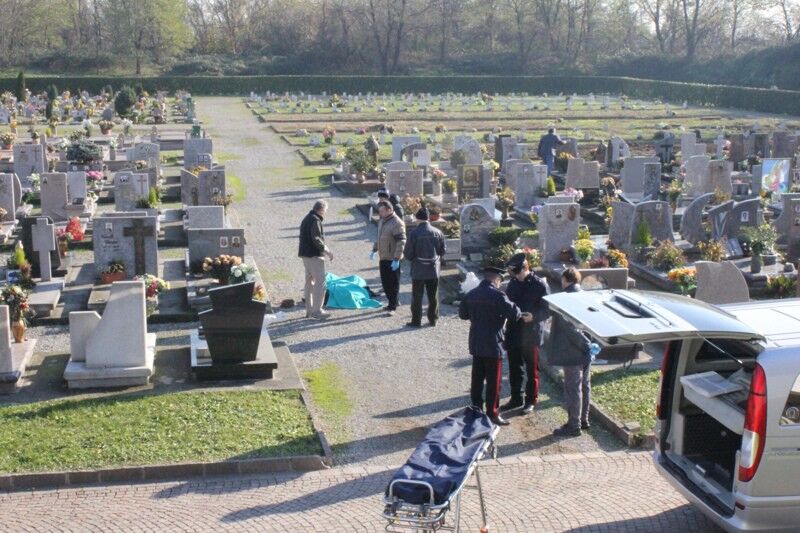 muore cimitero