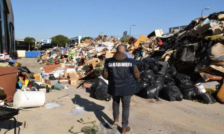 giugliano sequestro rifiuti