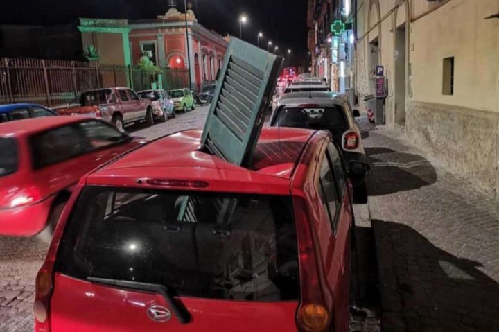 napoli vento danni