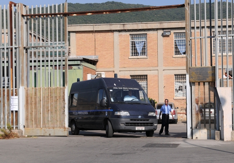 rivolta carcere salerno