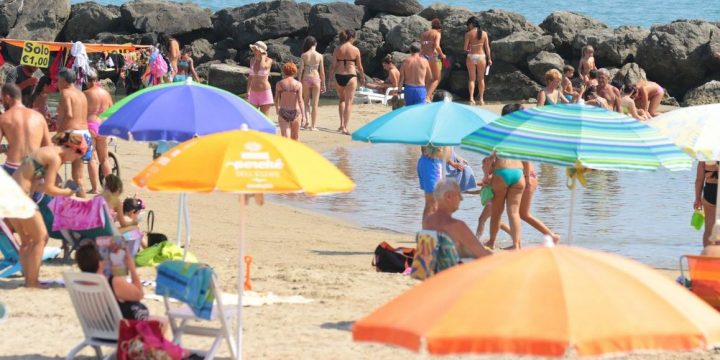 spiagge libere chiusura de luca indiscrezione campania coronavirus