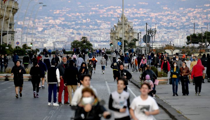 coronavirus movida assembramenti napoli zero contagi