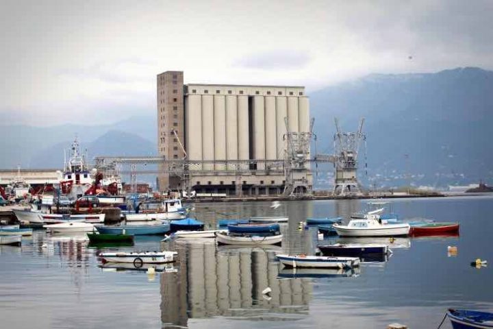 morto porto torre annunziata