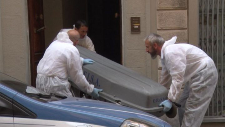 giugliano donna morta in casa