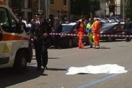 cade balcone asti morta mamma