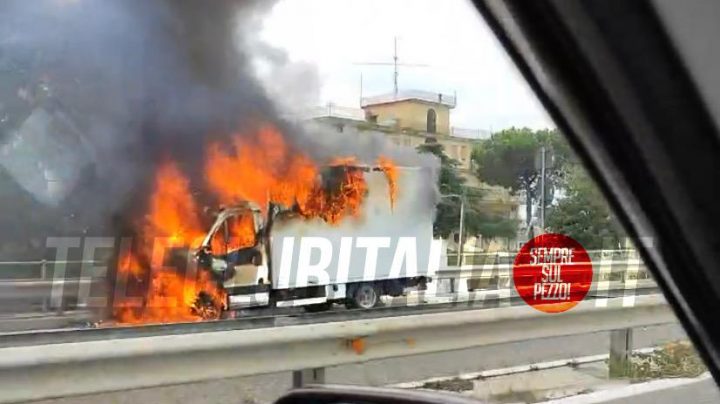 giugliano camion in fiamme