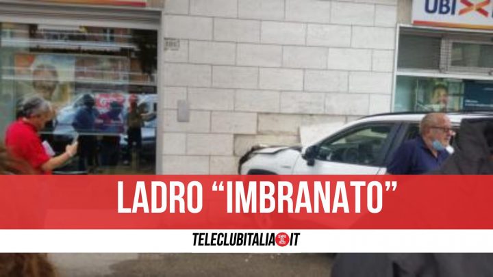 auto contro muro ladro denunciato napoli via acton