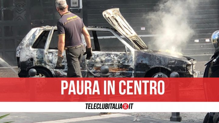 auto in fiamme giugliano centro