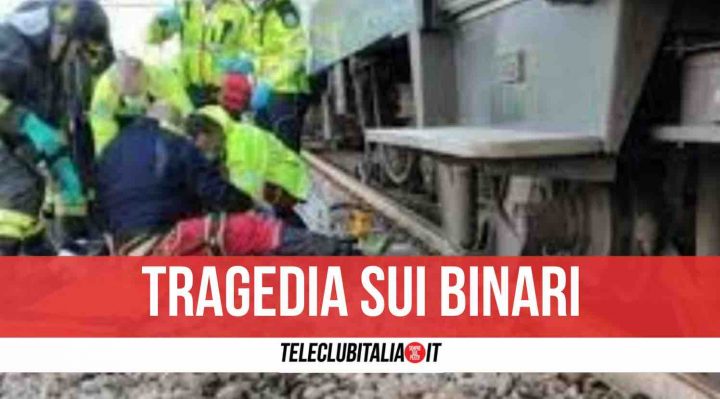 napoli morto investito treno