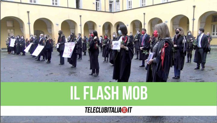 tribunale di aversa napoli nord flash mob giornata internazionale contro la violenza sulle donne avvocati magistrati aiga