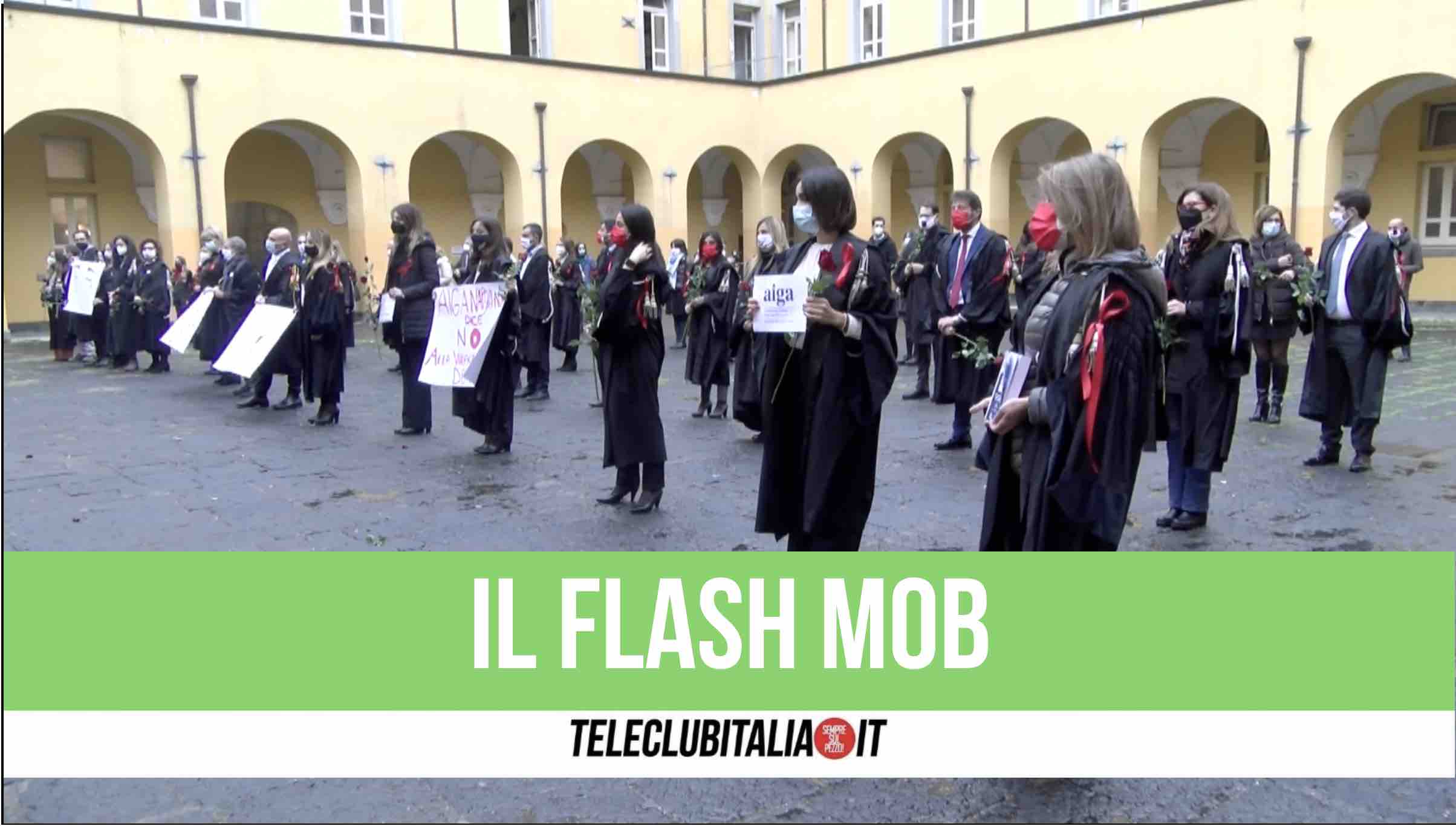 tribunale di aversa napoli nord flash mob giornata internazionale contro la violenza sulle donne avvocati magistrati aiga